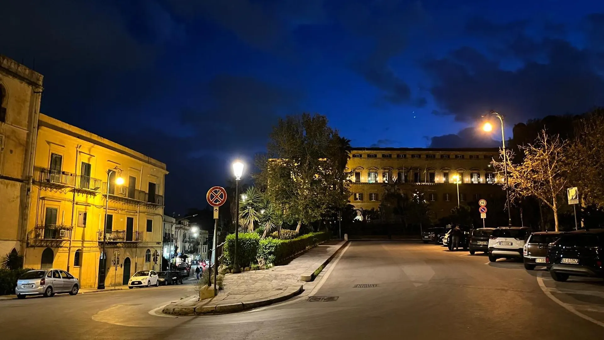 Palazzo Dei Duchi D'Amico - Apartment -