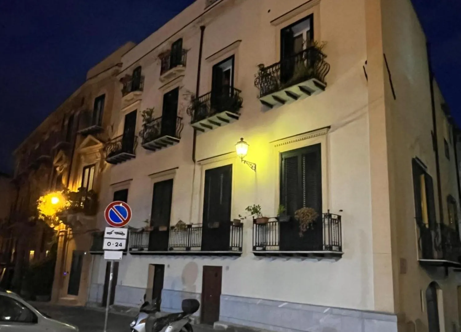 Palazzo Dei Duchi D'Amico - Apartment -