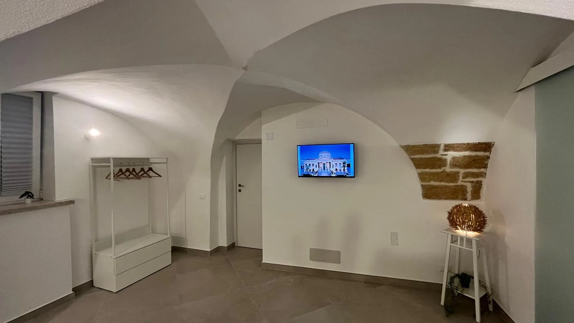 Palazzo Dei Duchi D'Amico - Apartment -