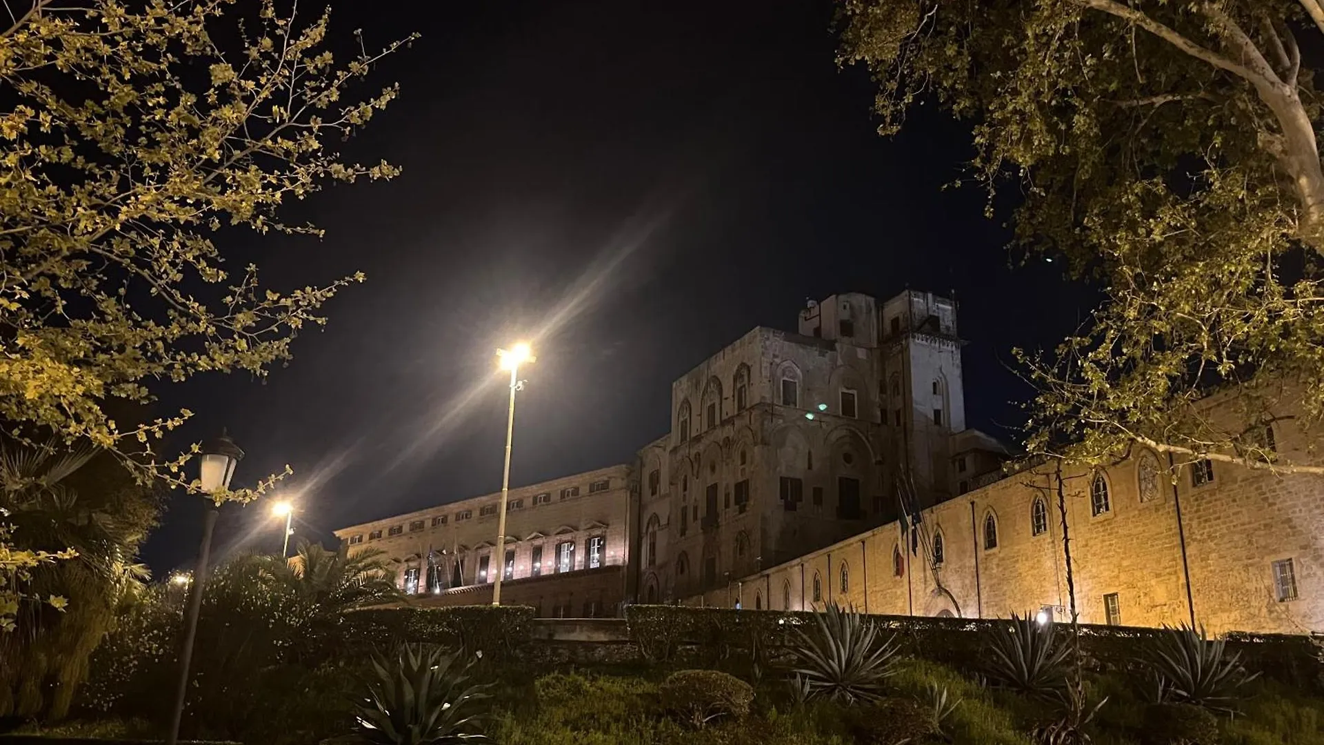Palazzo Dei Duchi D'Amico - Apartment -