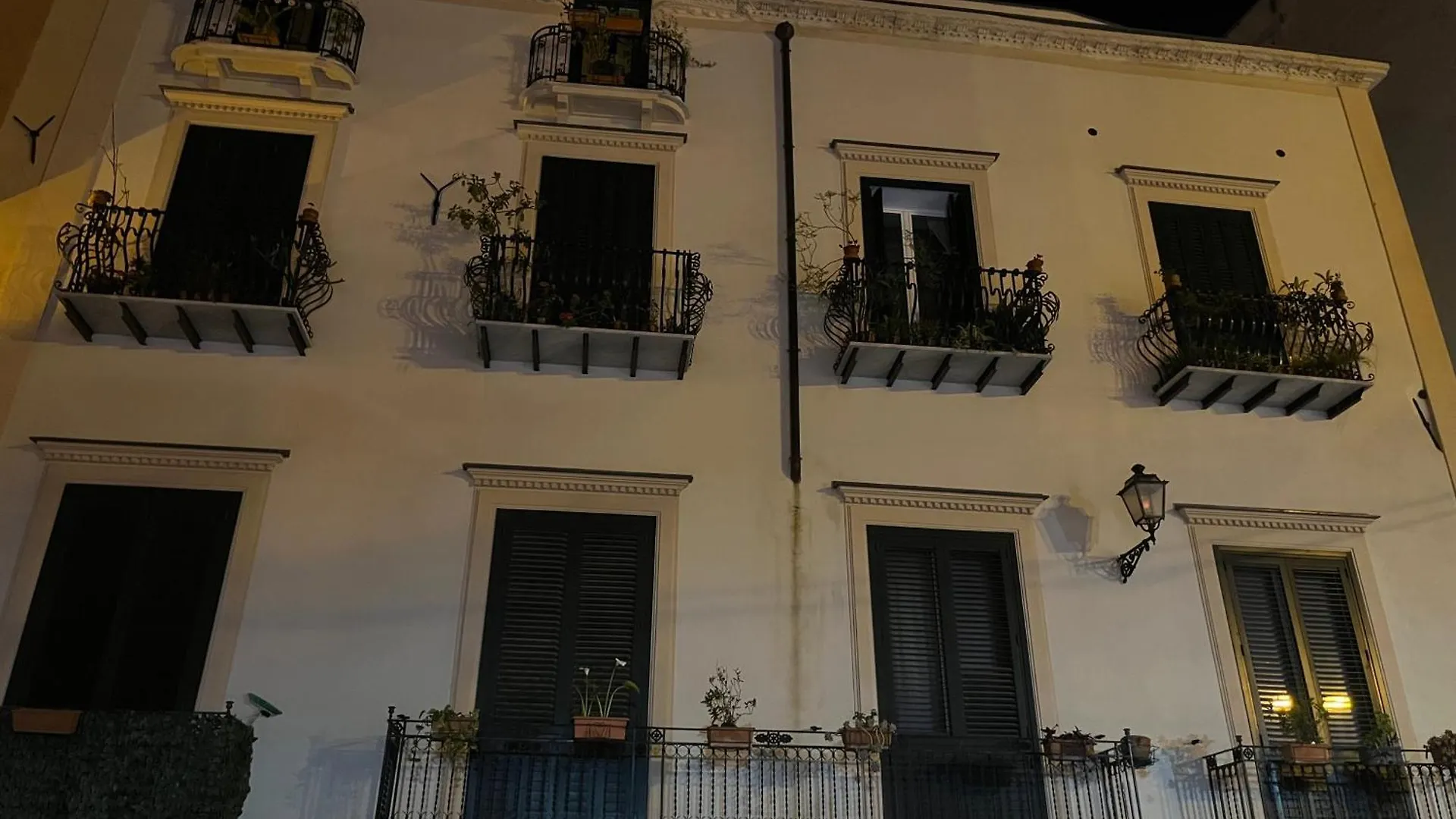 Palazzo Dei Duchi D'Amico - Apartment -