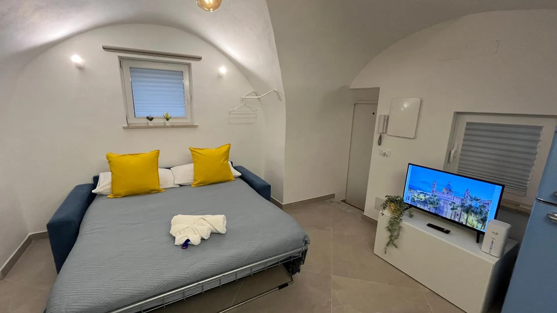 Palazzo Dei Duchi D'Amico - Apartment -